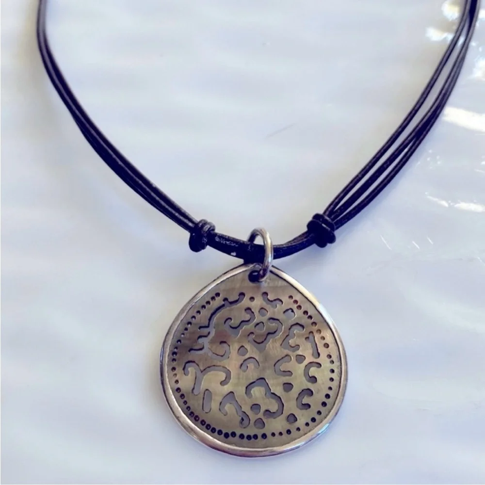 Silpada Carved Abalone a Silver Pendant Necklace N1446 - Picture 5 of 9